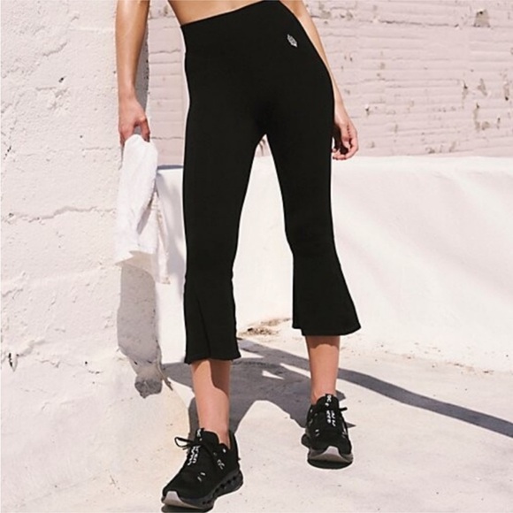 NEW! Free People FP Movement Go To Black Seamless Crop Flare Leggings XS… - Picture 1 of 7